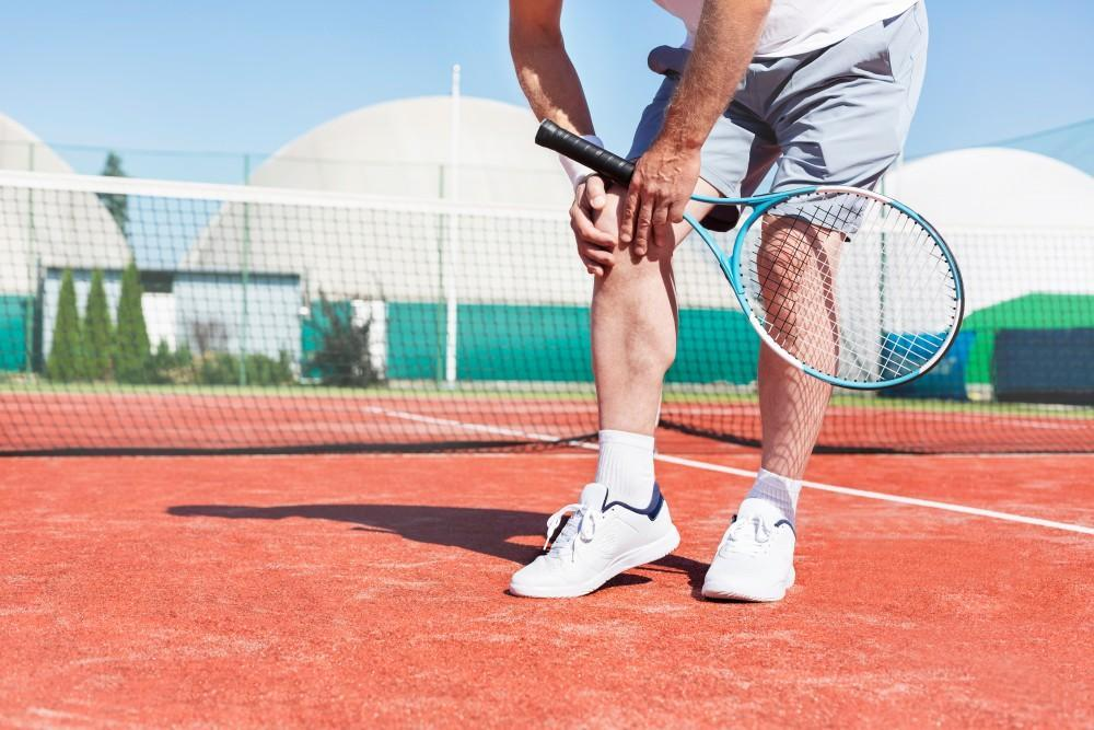 Knee pain on cutting or landing
